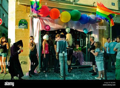 bar für schwule männer in paris